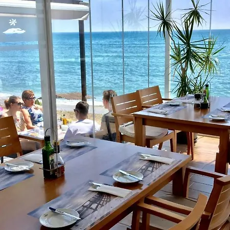 Mi Capricho Beachfront 400 - With Sea Views Costa Del Sol Apartment